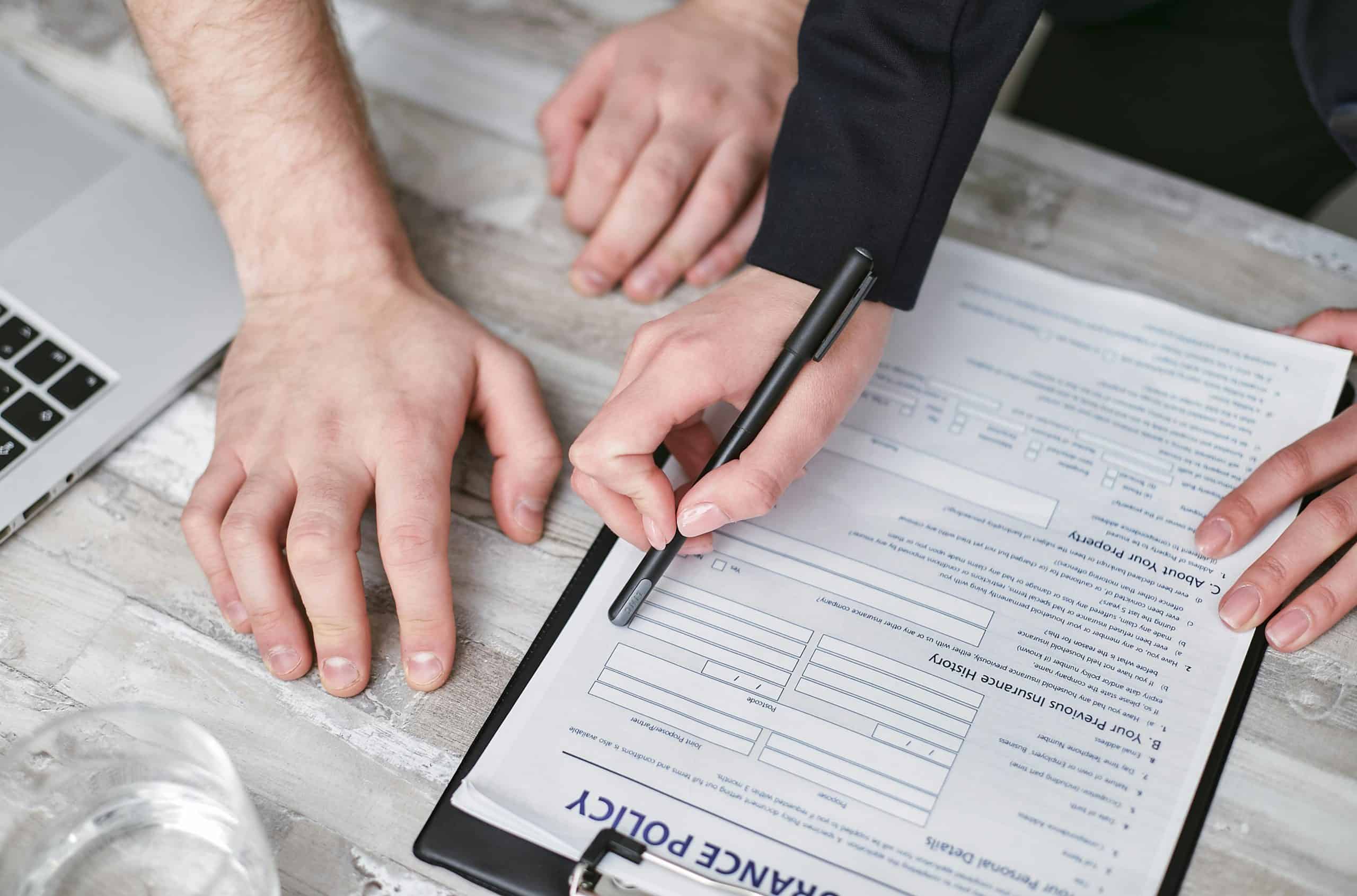 Besprechung von Pflegekosten und Unterlagen